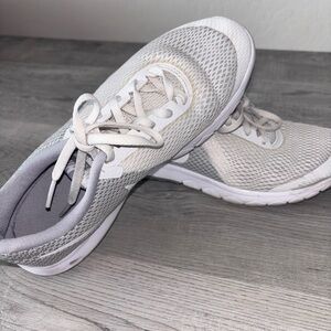 Nike Women's White flex experience running Shoes size 8.5